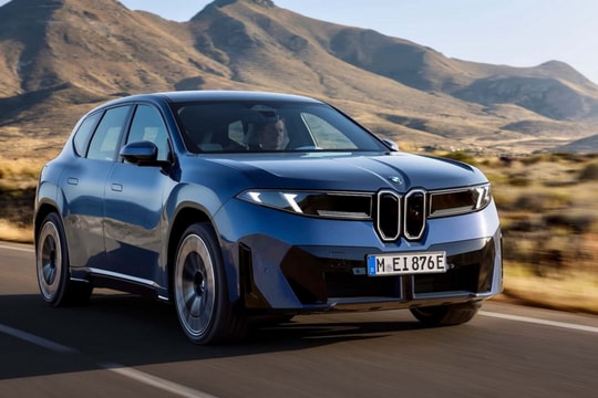 BMW iX3 2025: Pin 4695 đột phá, sạc 10 phút đi 400 km