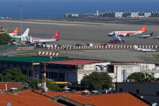 Loạt hãng hàng không hoãn bay đến Venezuela sau cảnh báo của Mỹ