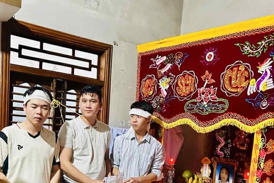 CLB tình nguyện Gò Nổi nhận đỡ đầu 2 sinh viên mồ côi ở vùng rốn lũ tỉnh Đắk Lắk