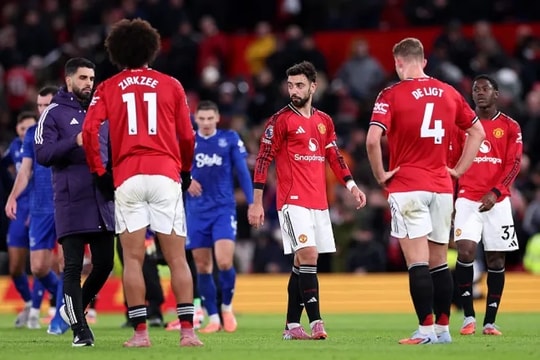 MU thua 10 người Everton: Rooney chỉ trích chiến thuật