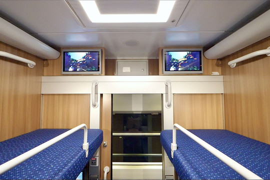 High-quality train service between Da Nang and Ha Noi launched