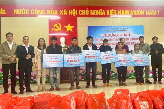 Phường Bàn Thạch hỗ trợ 400 triệu đồng cho người dân xã Trà Giáp khắc phục hậu quả thiên tai