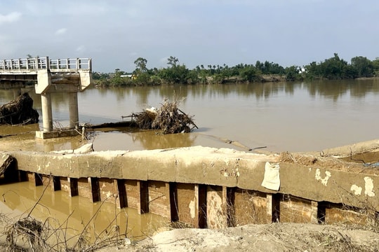 Xây dựng công trình khẩn cấp khắc phục đường dẫn cầu Duy Phước