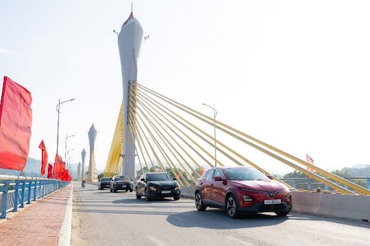 VinFast VF 6 hút khách dịp cuối năm: Giá lăn bánh rẻ hơn A-SUV