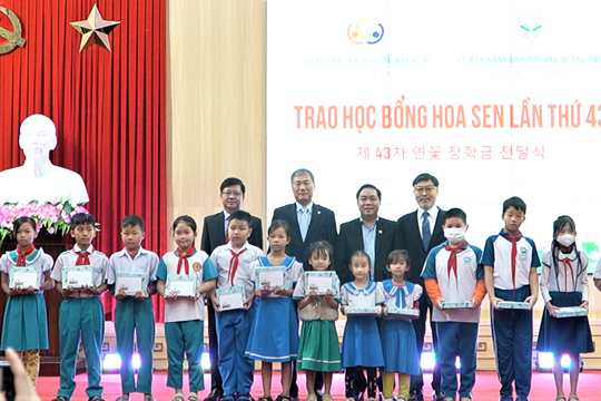 Làng Hoa Sen quốc tế Hàn Quốc trao 170 suất học bổng cho học sinh khó khăn