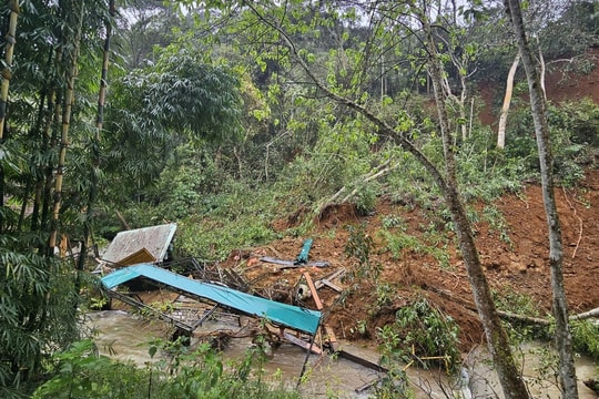 Măng Đen: Thác Pa Sỹ tạm đóng cửa do hư hỏng sau mưa lũ