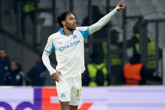 Aubameyang nhấn chìm Newcastle chỉ trong 10 phút bi kịch