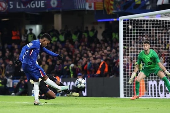 Estevao Willian tỏa sáng, Chelsea hạ Barcelona 3-0