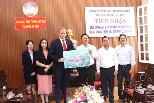 Ủy ban MTTQ Việt Nam thành phố Đà Nẵng tiếp nhận 1,5 tỷ đồng ủng hộ người dân vùng lũ