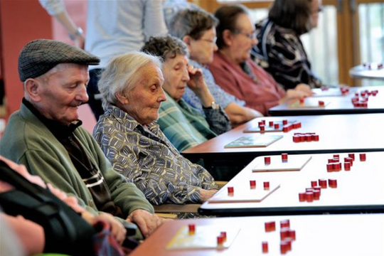 Những nền kinh tế “già đi trước khi giàu”