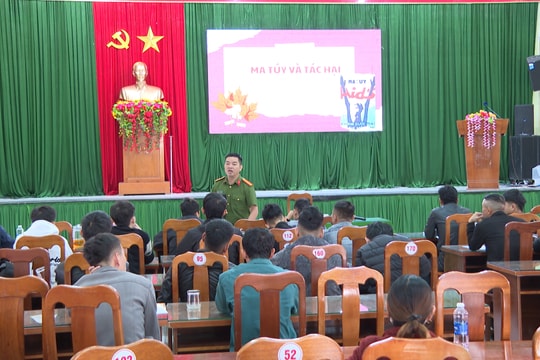 Công an xã Thăng Trường tuyên truyền phòng, chống ma túy cho các đối tượng có nguy cơ cao