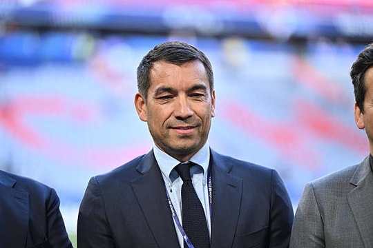 Indonesia nhắm HLV Giovanni van Bronckhorst của Liverpool