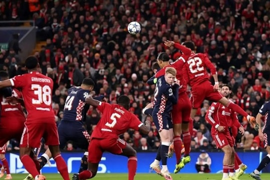 Liverpool chìm trong khủng hoảng tồi tệ nhất sau 71 năm