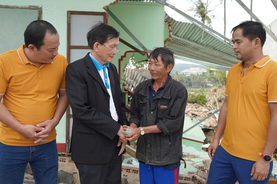 Hỗ trợ hơn 230 triệu đồng giúp người dân Đắk Lắk khắc phục hậu quả mưa lũ