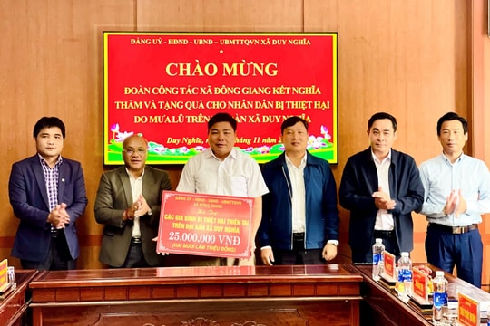 Xã Đông Giang hỗ trợ nhân dân 2 xã Duy Nghĩa và Điện Bàn Tây khắc phục hậu quả mưa lũ