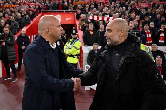 Liverpool khủng hoảng: Arne Slot có thể học gì từ Pep Guardiola?