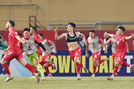 Đình Bắc ghi bàn phút 90+1: Từ 'canh bạc' thành thủ lĩnh U23