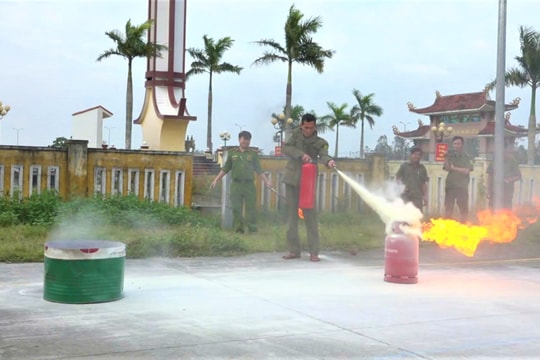 Tập huấn phòng cháy, chữa cháy cho Tổ an ninh trật tự cơ sở xã Thăng Điền
