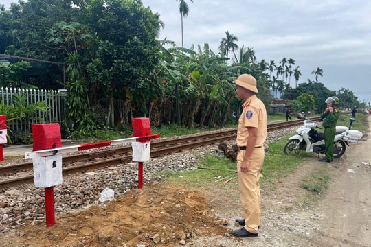 Đóng 2 đường ngang dân sinh qua đường sắt tại xã Tây Hồ và Tam Xuân