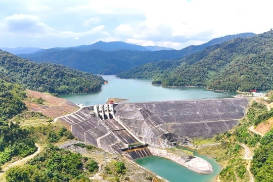 Công ty Thuỷ điện Sông Bung tổ chức vận hành hồ chứa để chủ động ứng phó bão số 15