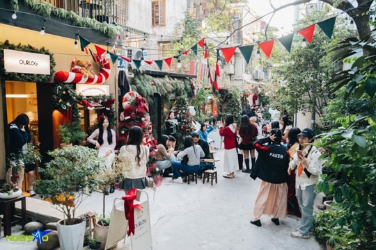 Hà Nội: Khám phá con hẻm Giáng sinh phong cách Hàn Quốc