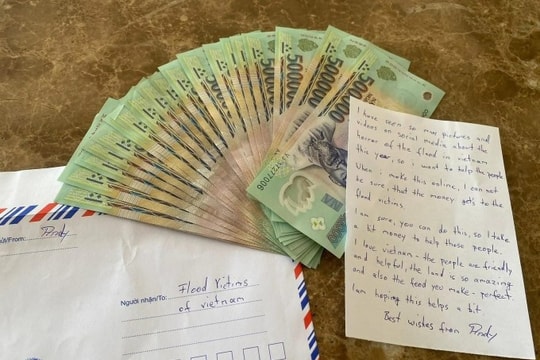 Du khách Đức để lại thư và 10 triệu đồng giúp vùng lũ Việt Nam
