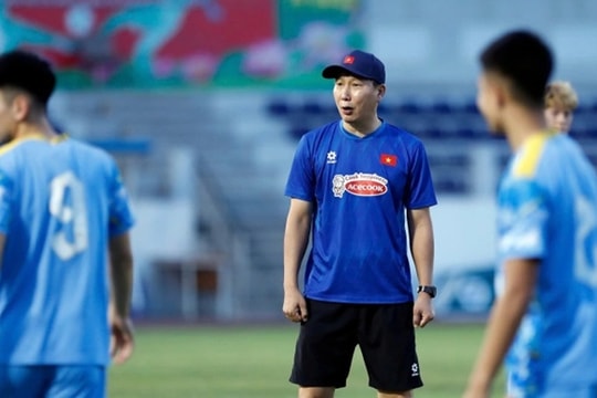 HLV Kim Sang-sik: 'Nhiều đêm mất ngủ' vì danh sách U22 Việt Nam