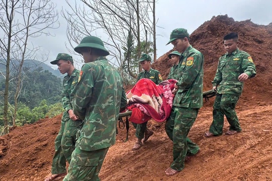 Xã La Êê: Tắc đường, sản phụ biến chứng sau sinh được đưa đi cấp cứu kịp thời