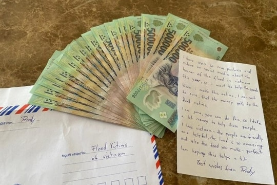 Before heading home, German tourist leaves emotional letter and US$380 to support Vietnamese flood victims