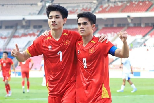HLV Kim Sang-sik chốt danh sách U22 Việt Nam dự SEA Games 33
