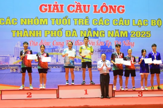 Trao 18 bộ huy chương cho các tay vợt xuất sắc giải cầu lông trẻ Đà Nẵng