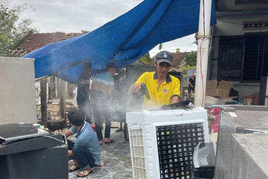 Nghĩa tình nhóm thiện nguyện Điện Bàn nơi vùng lũ Đắk Lắk