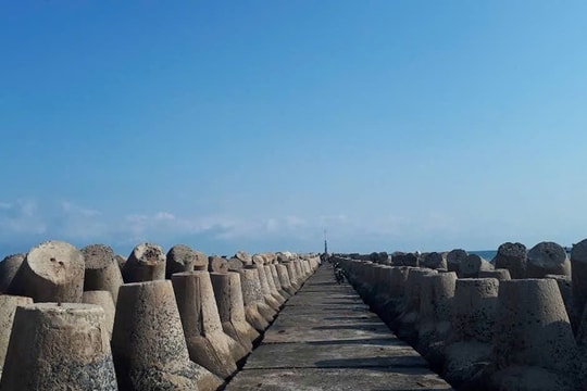 Bờ kè Khánh Hội: Điểm hẹn hoàng hôn và ảnh đẹp tại Ninh Thuận