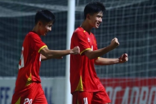 Văn Dương chói sáng, U17 Việt Nam hạ Malaysia 4-0