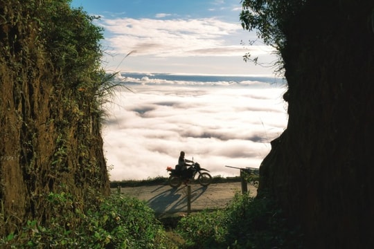 Tà Xùa: Khám phá Đỉnh Gió, điểm săn mây qua khe núi độc đáo