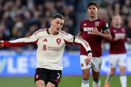 Wirtz tỏa sáng, Carragher chỉ ra nan đề chiến thuật ở Liverpool