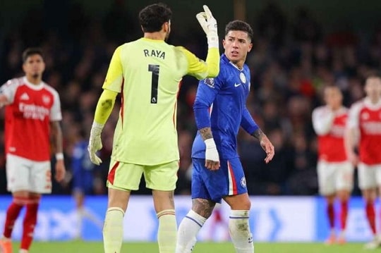 Chelsea 10 người cầm hòa Arsenal trong trận derby London rực lửa