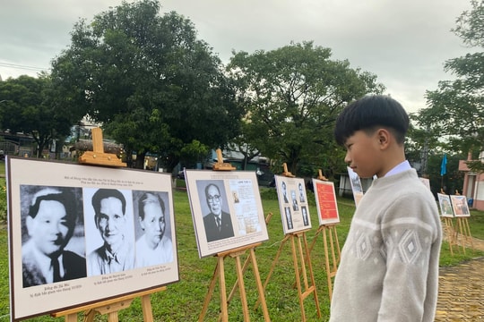 Trưng bày nhiều hình ảnh về di tích Nhà lao Hội An