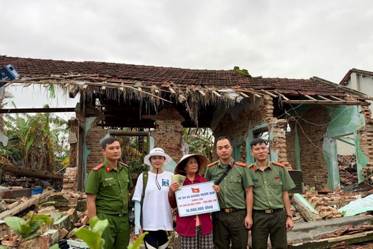 Tuổi trẻ Công an Đà Nẵng hỗ trợ 400 triệu đồng cho hộ dân mất nhà do mưa lũ tại Đắk Lắk