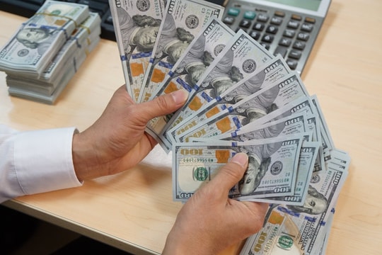 Tỷ giá USD hôm nay 2/12/2025: Thị trường tự do tăng mạnh