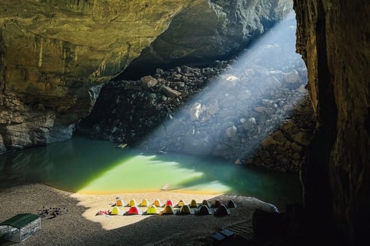 Du lịch tháng 12: Từ hang Én kỳ ảo đến lễ hội băng Cáp Nhĩ Tân