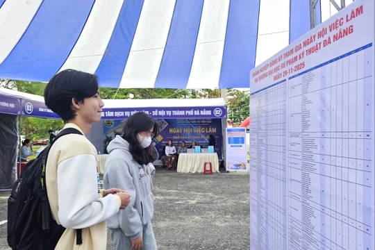 Thị trường lao động cuối năm: Cung - cầu chênh lệch lớn