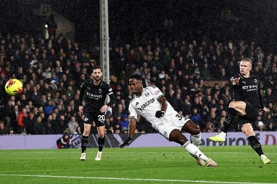 Haaland lập kỷ lục 100 bàn, Man City suýt trả giá vì sụp đổ
