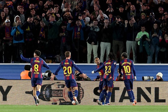 Barcelona 3-1 Atletico: Pedri và Raphinha rực sáng tại Camp Nou