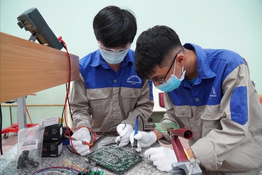 Đưa chính sách vào thực tiễn