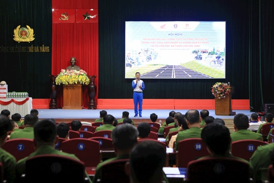 Công an Đà Nẵng tập huấn hướng dẫn kỹ năng lái xe gắn máy an toàn cho học sinh