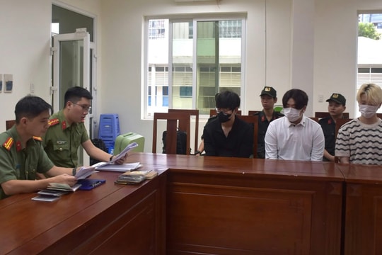 Công an thành phố Đà Nẵng bàn giao 3 đối tượng người Hàn Quốc bị Interpol truy nã quốc tế