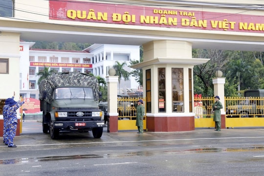 Bộ Tư lệnh Vùng 3 Hải quân giúp người dân tỉnh Gia Lai xây dựng nhà ở bị thiệt hại sau mưa lũ