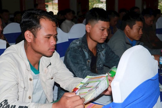 Tư vấn nghề cho gần 100 lao động xã Sông Kôn