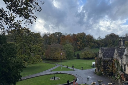Castle Combe: Khám phá ngôi làng cổ tích đẹp nhất nước Anh